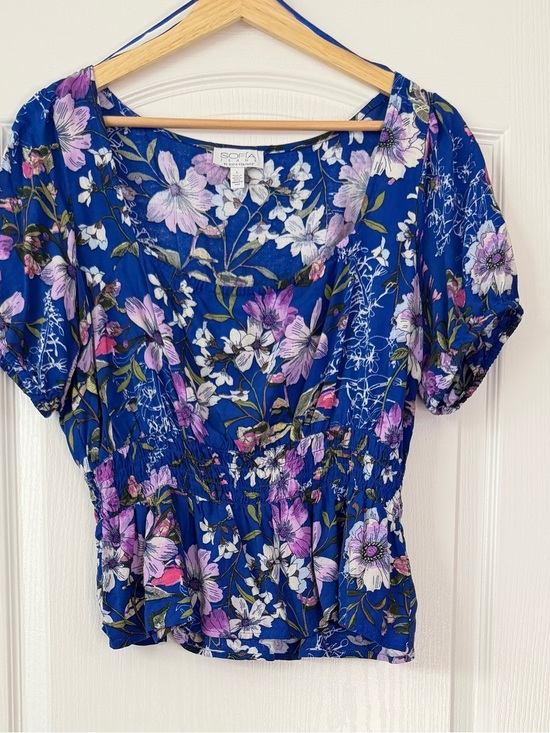 sofia by sofia vergara Tops - Sofia by Sofia Vergara Blue Floral Peasant Blouse Size Large